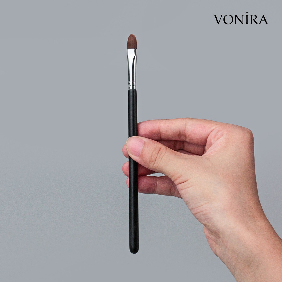 Best Manufacturer Vonira Beauty Large Makeup Lip Cream Eyeshadow Concealer Brush With Silver Copper Ferrule Black Handle Custom Private Label Service