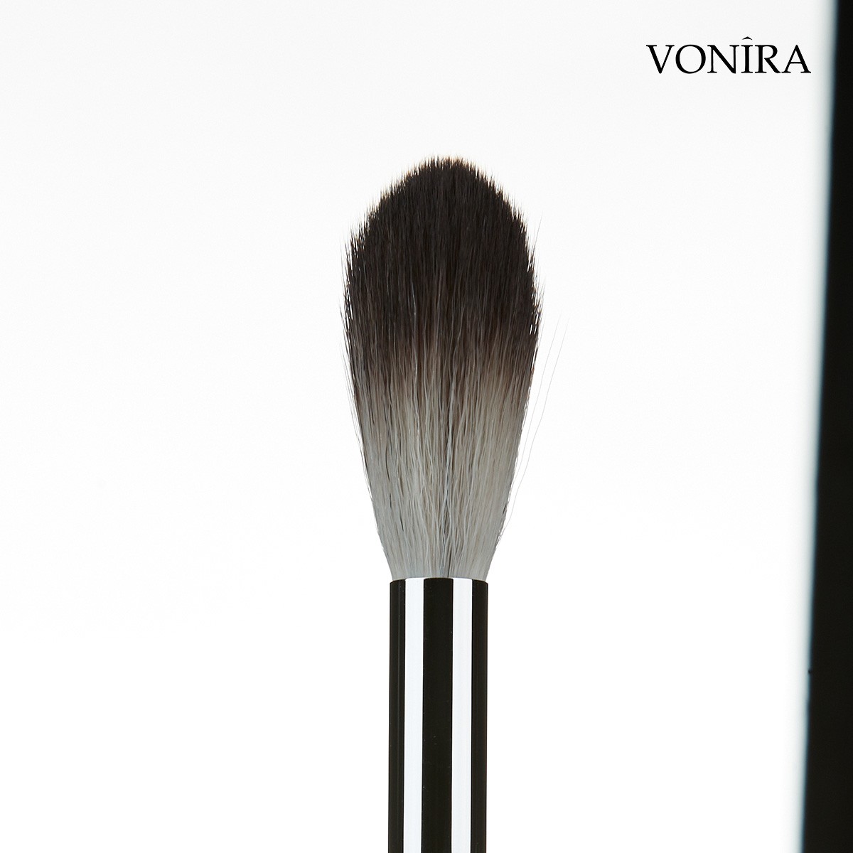 Vonira Beauty Professional Blending Brush Black Long Handle Soft Pro Face Blender Highlither Makeup Powder Brush Custom Private Logo