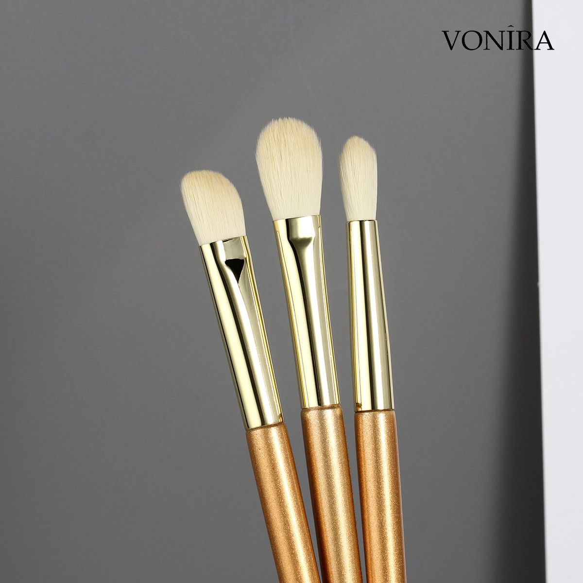 Vonira Custom OEM Wholesale Basic Gold Glitter Wood Handle Makeup Brush Set Drop Shipping Micro Crystal Fibre Make Up Brushes Kit ODM Customer Logo