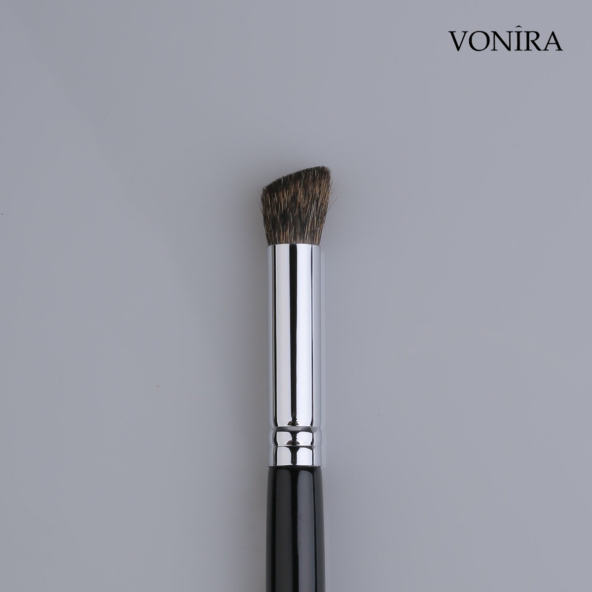 Vonira Beauty Custom Wholesale OEM Natural Soft Blue Squirrel Hair Nose Contour Makeup Brush With Silver Copper Birch Wooden Handles
