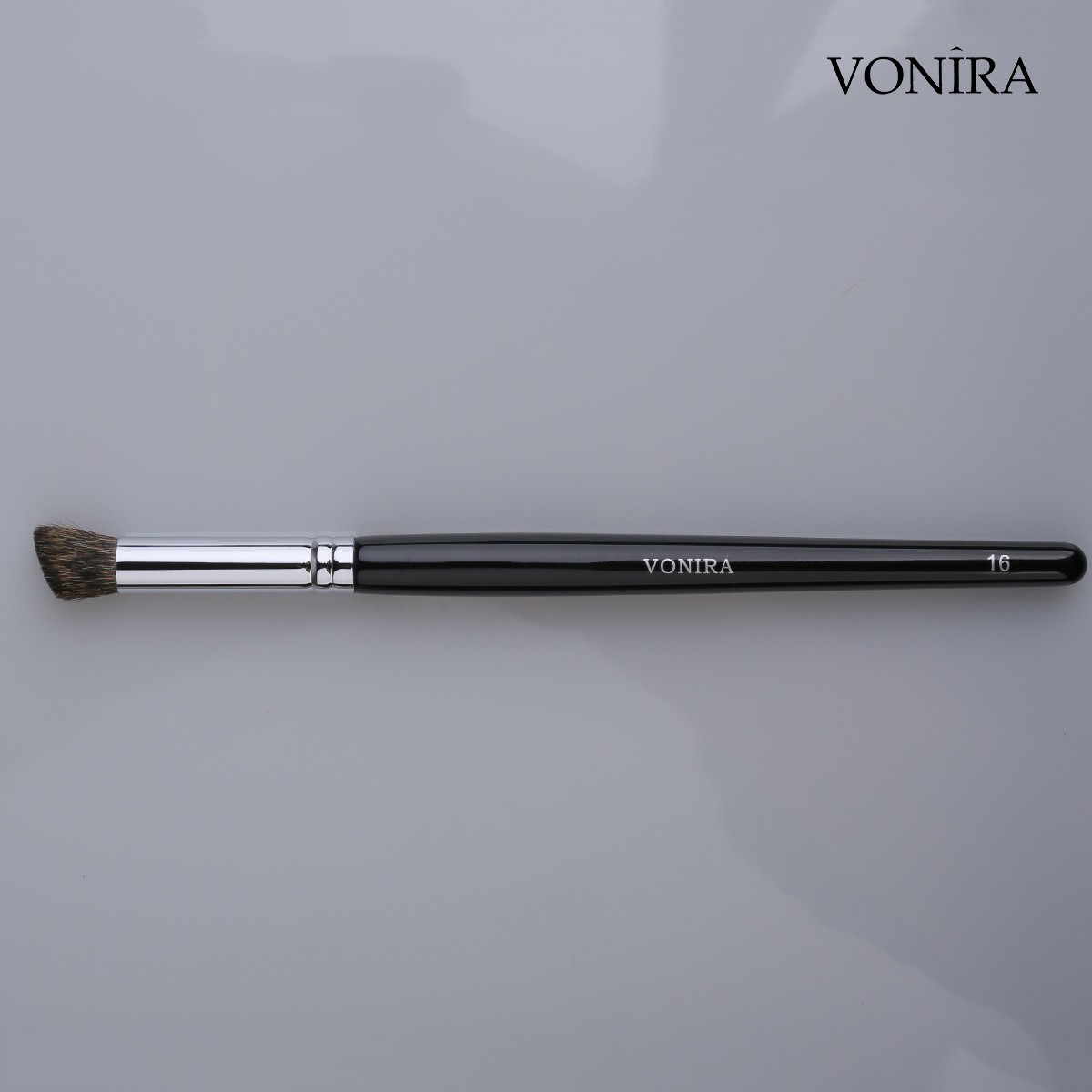 Vonira Beauty Custom Wholesale OEM Natural Soft Blue Squirrel Hair Nose Contour Makeup Brush With Silver Copper Birch Wooden Handles