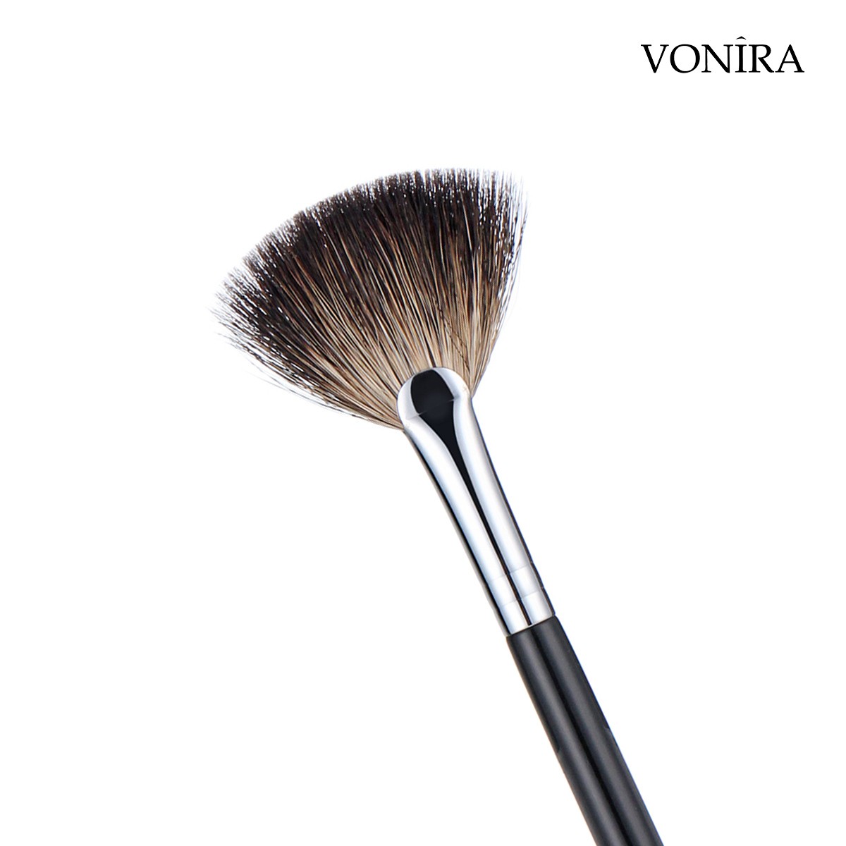 Vonira Beauty High Quality PRO Fan Highlight Sweep Makeup Brush With Silver Copper Ferrule Custom Private Label Service
