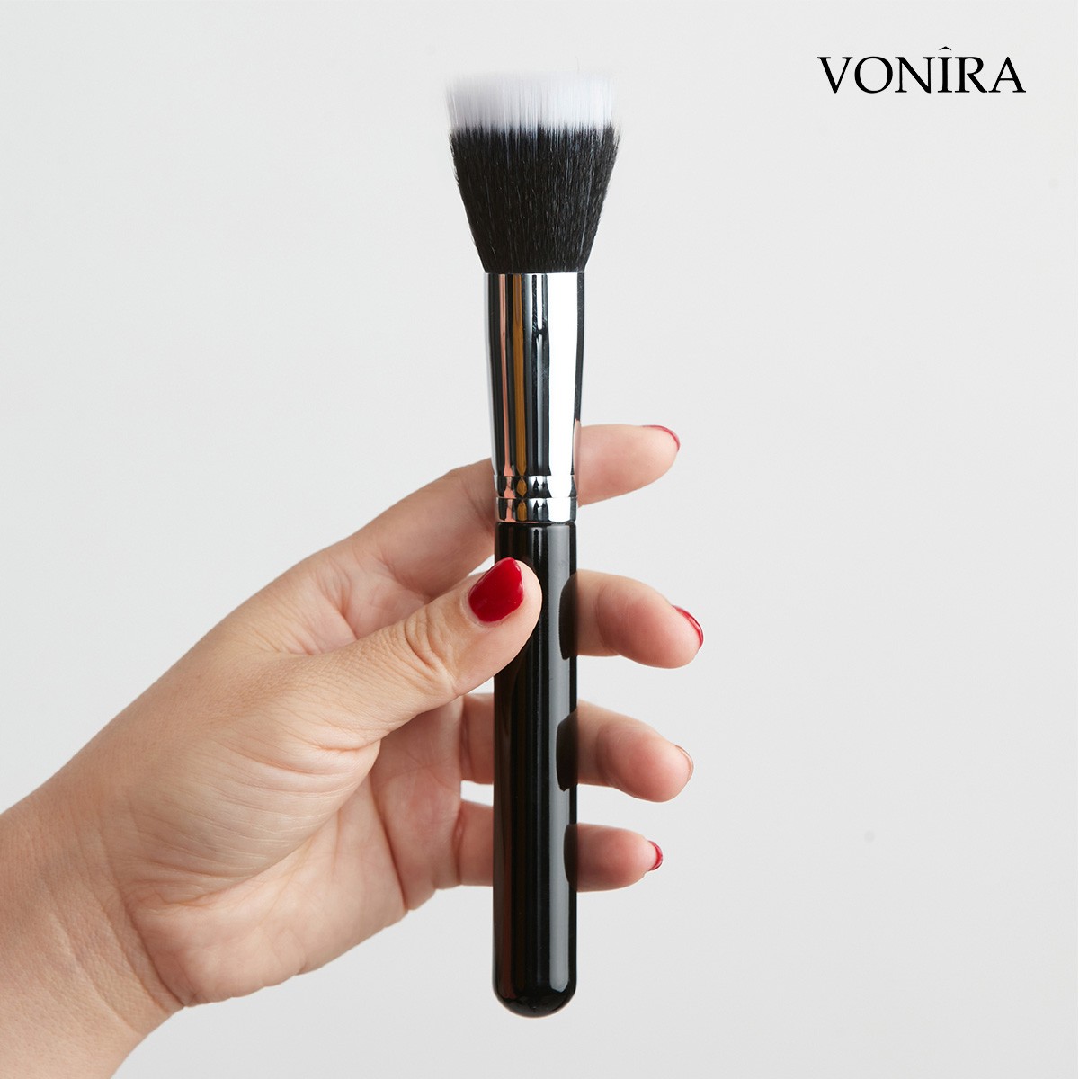 Vonira Beauty Luxury Large Stippling Face Makeup Duo Fibre Brush With Silver Brass Ferrule Black Handle Custom Private Label