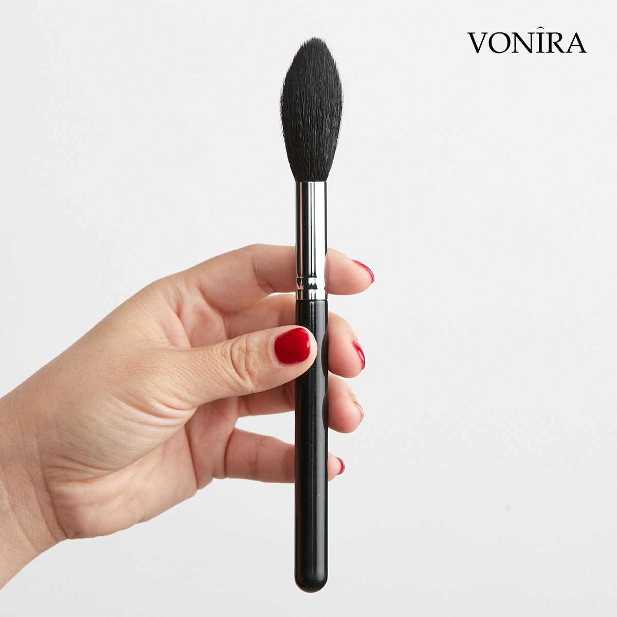 Vonira Beauty Wholesale Natural Black Goat Hair 50MM Length Long Blending Highlighter Makeup Face Brush With Silver Copper Ferrule