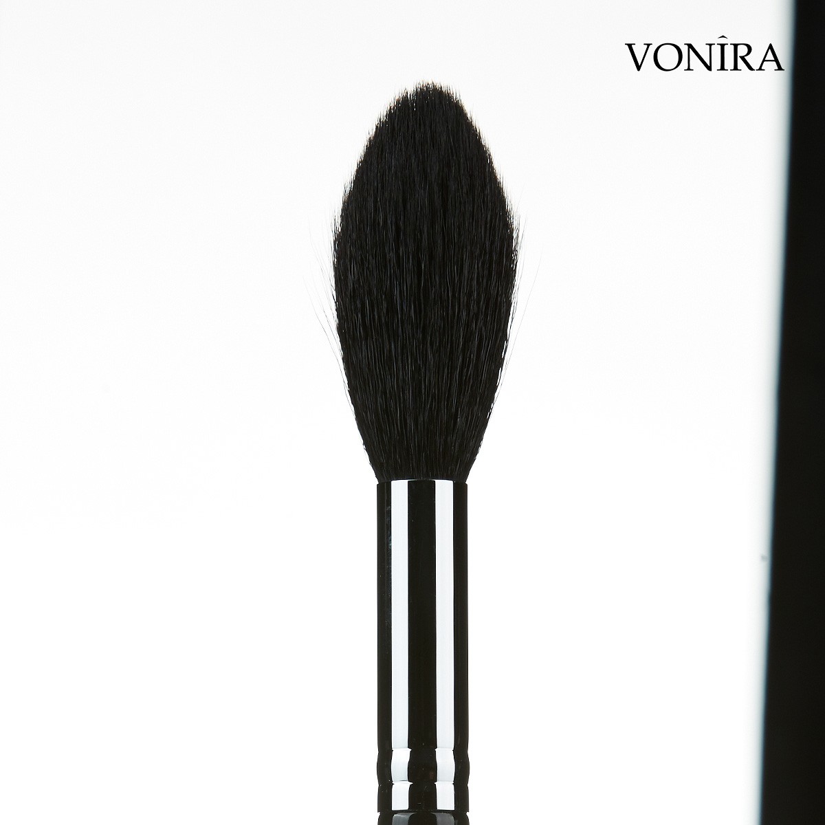 Vonira Beauty Wholesale Natural Black Goat Hair 50MM Length Long Blending Highlighter Makeup Face Brush With Silver Copper Ferrule