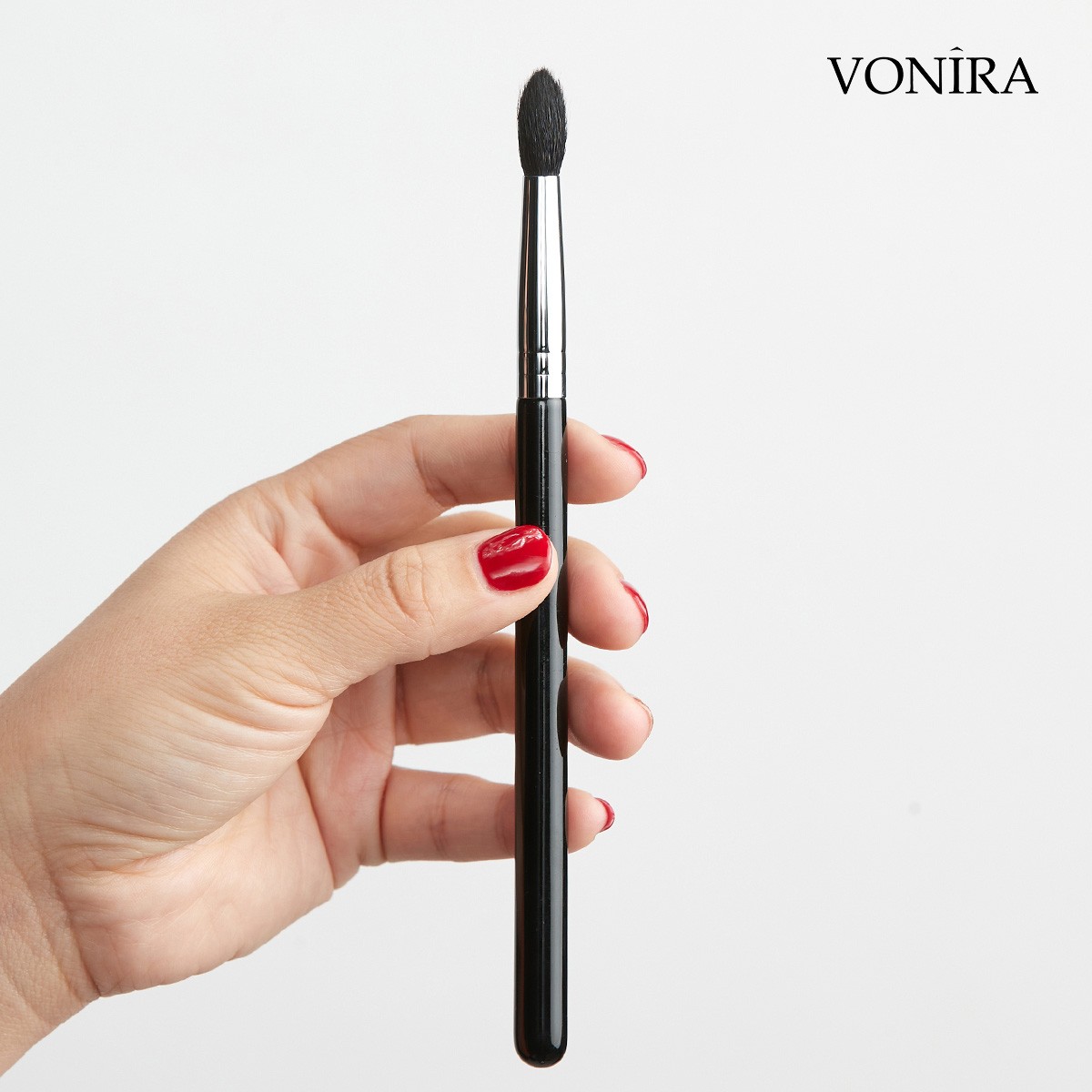 Vonira High Quality Natural Black Goat Hair Tapered Blending Brush With Silver Copper Ferrule Custom Private Label Manufacturer Service