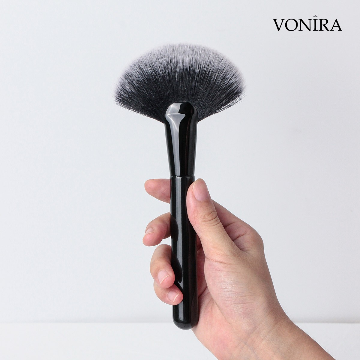 Vonira Beauty OEM ODM Fashion Professional 28 Pieces Makeup Brushes Set Glossy Black Luxury Premium Cosmetic Brushes Set Private Label