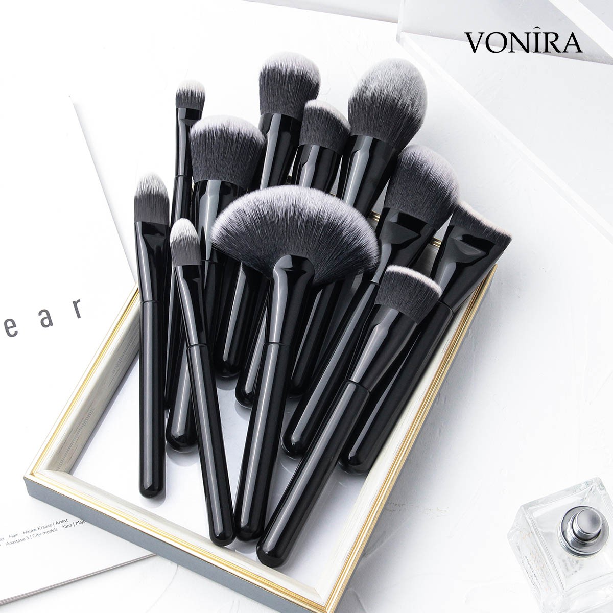 Vonira Beauty OEM ODM Fashion Professional 28 Pieces Makeup Brushes Set Glossy Black Luxury Premium Cosmetic Brushes Set Private Label
