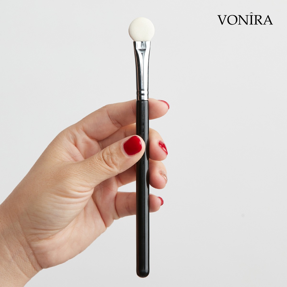 Vonira Beauty Big Smudge Sponge Eye Shadow Applicator Makeup Blending Brush With Custom Private Label Service - Image 1