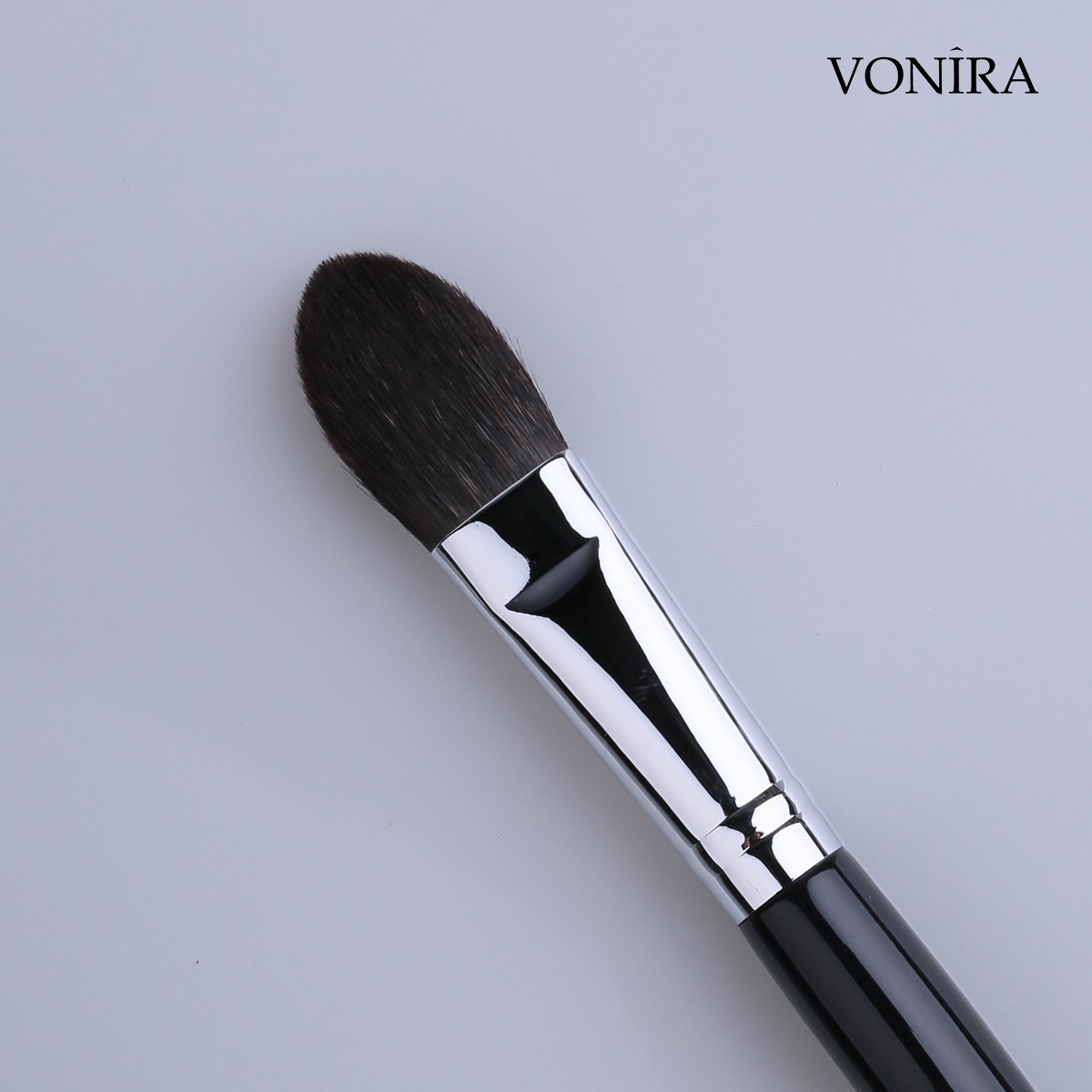 Vonira Beauty Custom Wholesale Grey Squirrel Hair Air Blush Brush With Silver Copper Birch Wooden Handles
