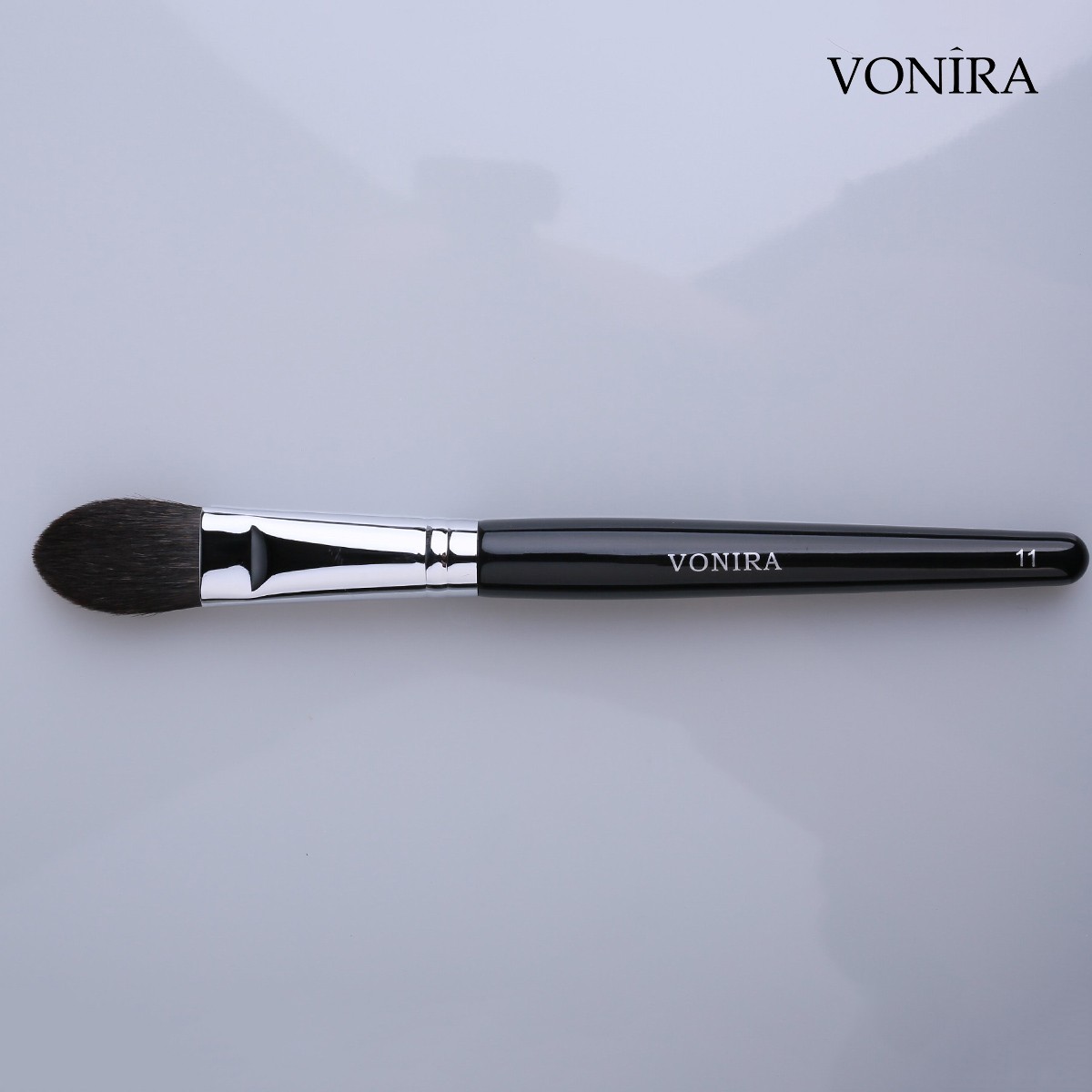 Vonira Beauty Custom Wholesale Grey Squirrel Hair Air Blush Brush With Silver Copper Birch Wooden Handles