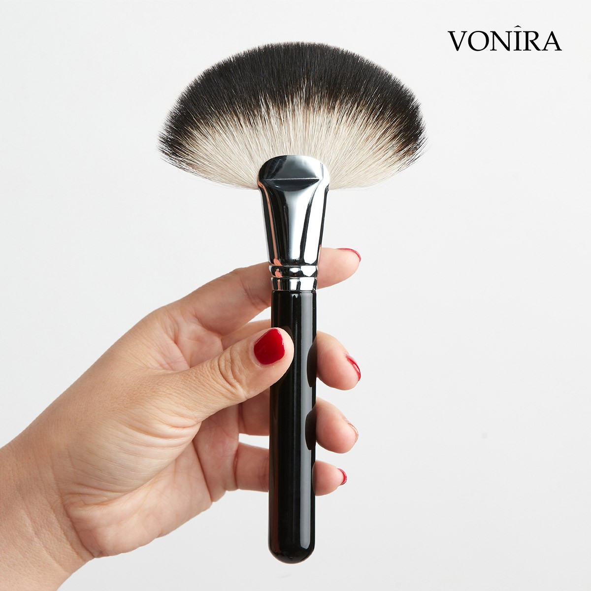 Vonira Beauty Deluxe Large Fan Powder Brush With Matte Black Copper Ferrule Handle Custom Private Label Make up Brushes