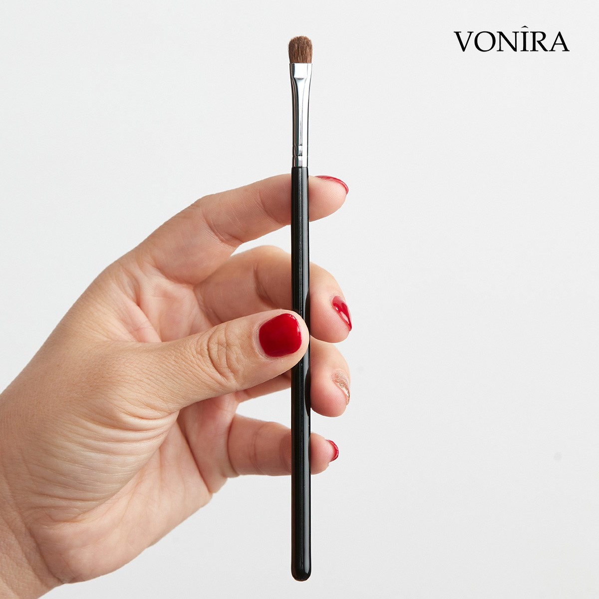Vonira Beauty Detail Eye Shader Makeup Brush With Silver Copper Ferrule Black Handle Custom Private Label Service - Image 1