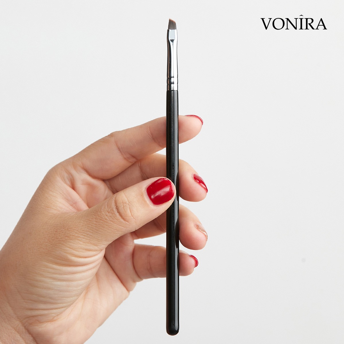 Vonira Beauty Eyeshadow Tiny Angle Liner Brush With Silver Copper Ferrule Black Handle Custom Private Label Service - Image 1