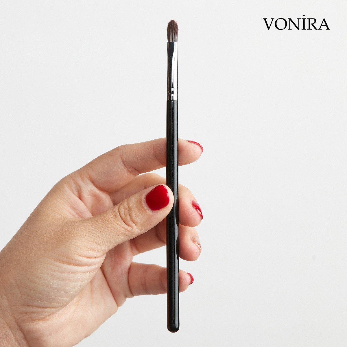 Vonira Beauty Factory Wholesale Pointed Lip Liner Brush With Silver Copper Ferrule Black Handle Custom Private Label Service - Image 1