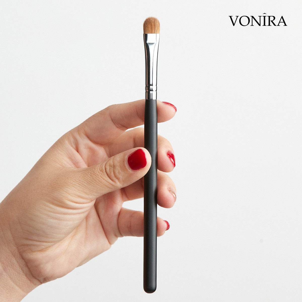 Vonira Beauty Factory Wholesale Small Detail Eyeshadow Brush With Silver Copper Ferrule Custom Private Label Manufacturing Service - Image 1