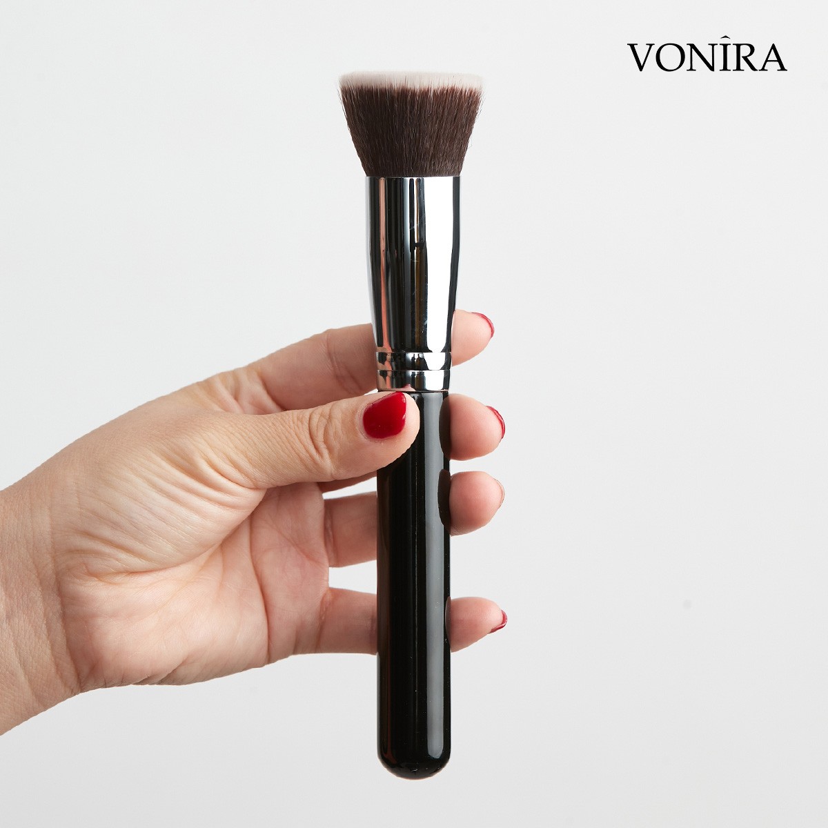 Vonira Beauty Liquid Cream Foundation Makeup Brushes Flat Top Kabuki With Silver Copper Ferrule Black Handle Custom Private Label Service