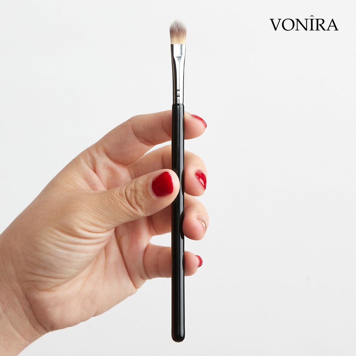 Vonira Beauty Makeup Artist Favorite Concealer Brush With Silver Copper Ferrule Black Handle Custom Private Label - Image 1