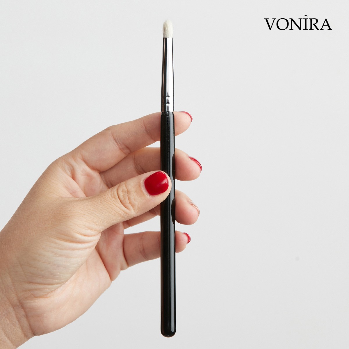 Vonira Beauty Makeup Eye Pencil Smudge Brush With Silver Copper Ferrule Black Handle Custom Private Label Service - Image 1