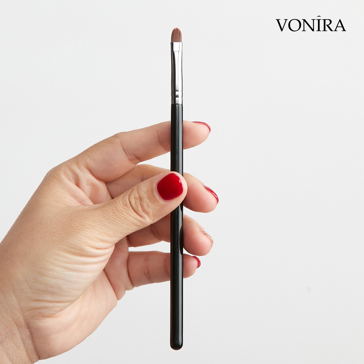 Vonira Beauty Makeup Pointed Precise Eyeliner Brush With Silver Copper Ferrule Black Handle Custom Private Label Service - Image 1