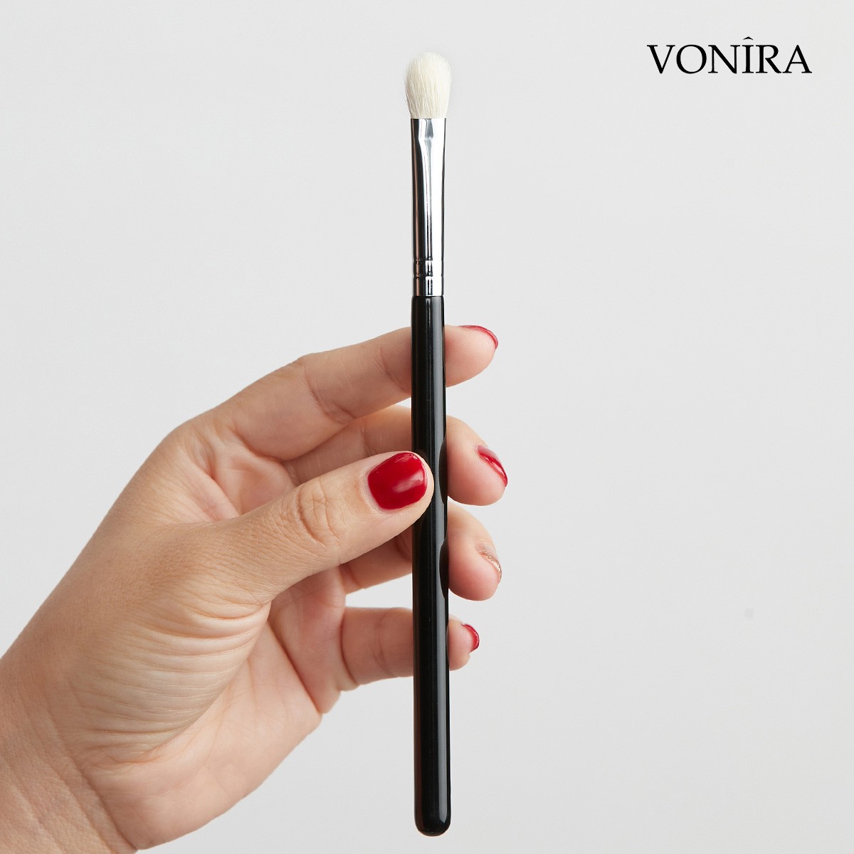 Vonira Beauty Makeup Pro Blending Fluff Eyeshadow Brush With Copper Ferrule Premium Natural White Goat Hair Class 5A+ - Image 1