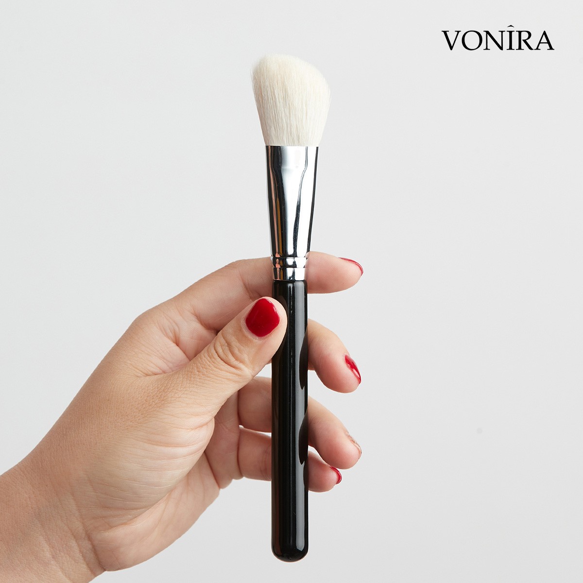 Vonira Beauty Natural White Animal Slant Cheek Angled Contouring Blush Brush With Silver Copper Ferrule Black Handle Custom Private Label Service