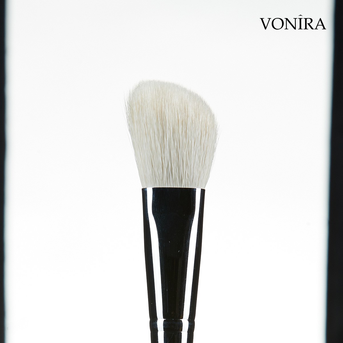 Vonira Beauty Natural White Animal Slant Cheek Angled Contouring Blush Brush With Silver Copper Ferrule Black Handle Custom Private Label Service