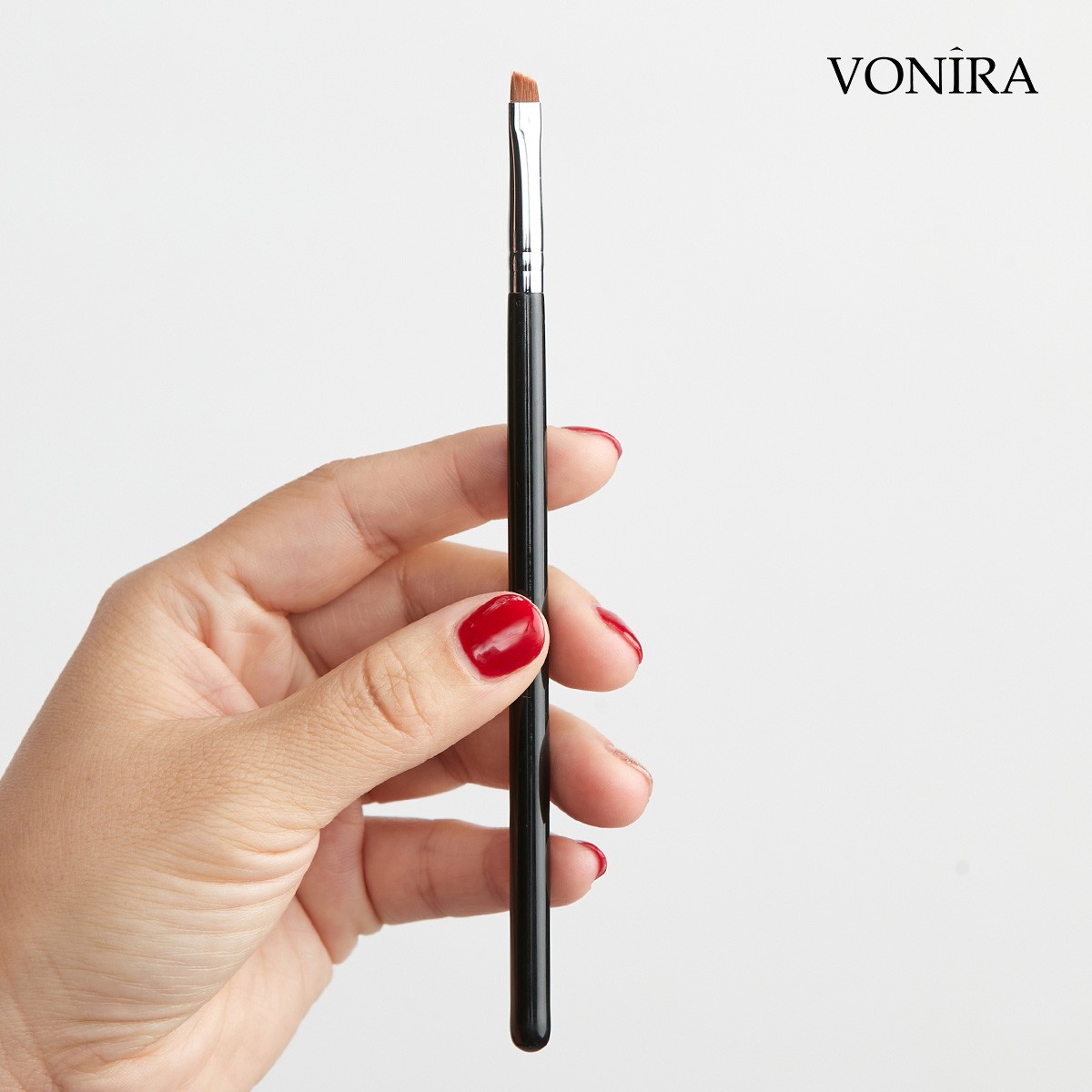 Vonira Beauty Sharp Angled Small Liner Makeup Brush With Silver Copper Ferrule Black Handle Custom Private Label Service - Image 1
