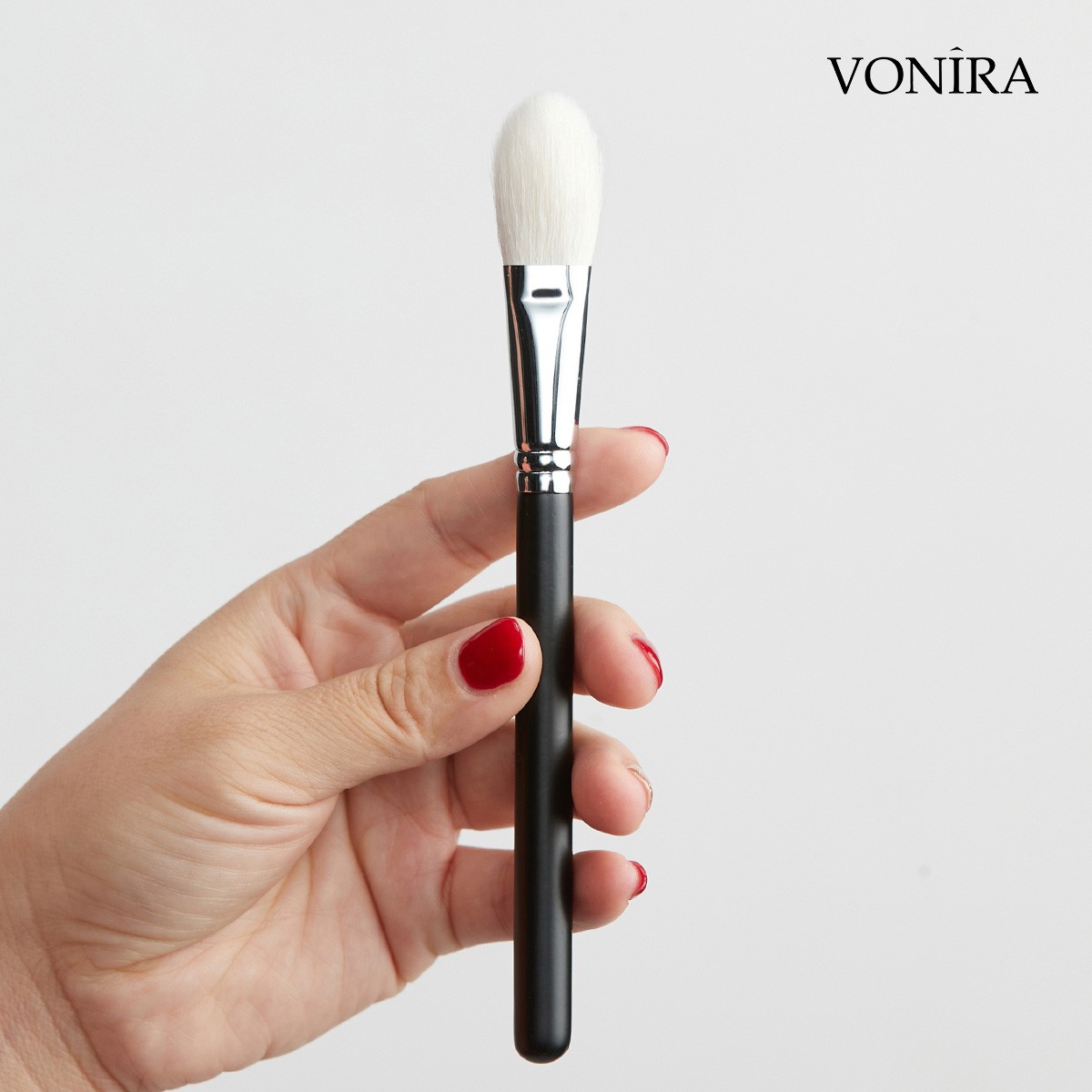 Vonira Beauty Wholesale Small Cheek Finishing Powder Brush With Silver Copper Ferrule Black Handle Custom Private Label Service