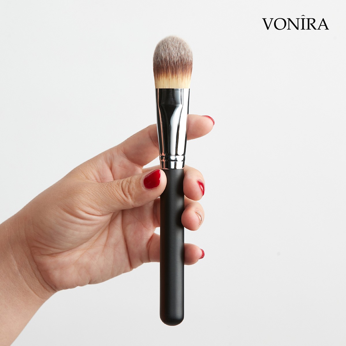 Vonira Beauty Wholesale High Quality Flat Foundation Over Cover Brush With Silver Copper Ferrule Black Handle Private Label Service
