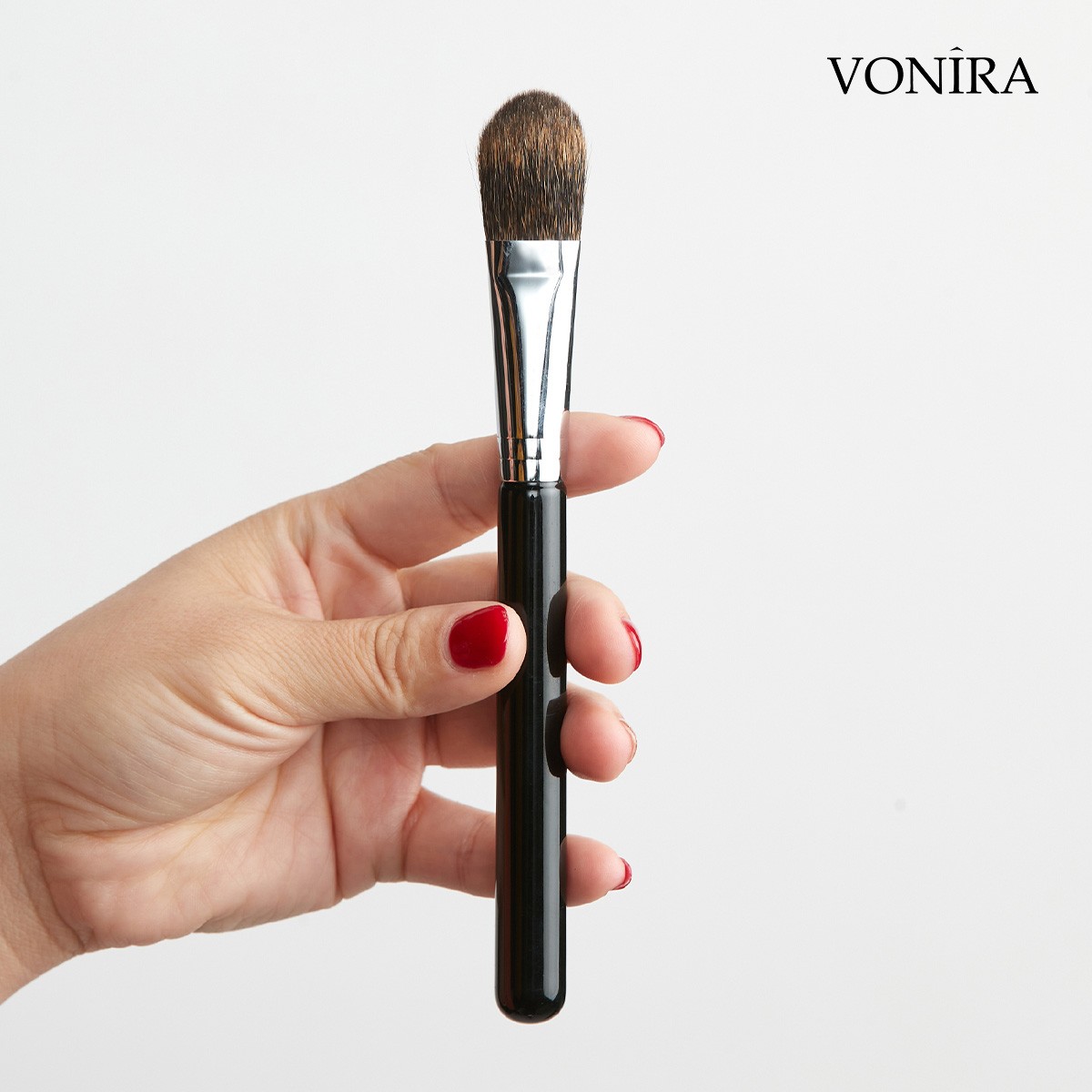 Vonira Beauty Wholesale Natural Animal Squirrel Hair Flat Makeup Blush Brush With Silver Copper Ferrule Black Handle Custom Private Label Service