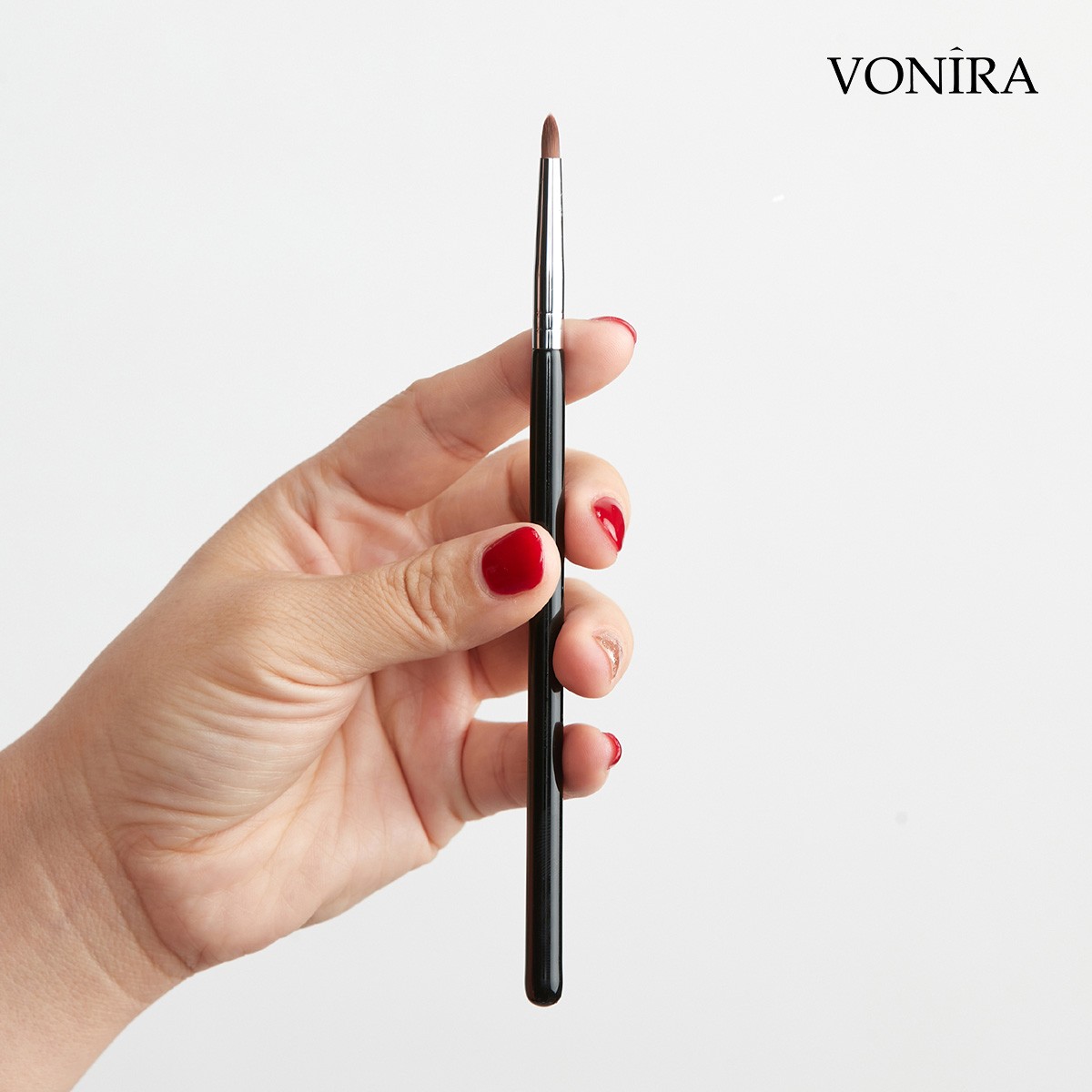 Vonira Beauty Wholesale Precision Pointed Eye Liner Lip Brush With Silver Copper Ferrule Black Handle Custom Private Label Service