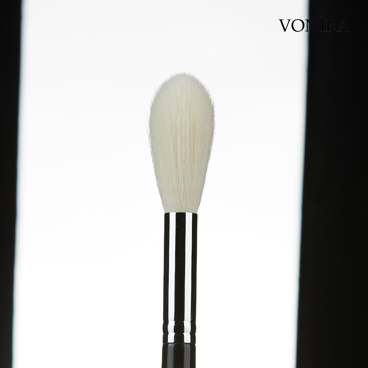 Vonira Beauty Wholesale Professional Tapered Long Blending Highlighter Makeup Brush With Copper Ferrule Custom Private Label Service - Image 7