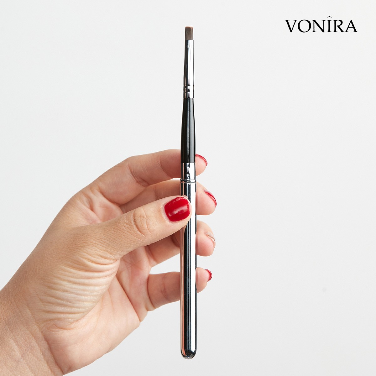 Vonira Beauty Wholesale Retractable Flat Lip Makeup Brush With Silver Copper Ferrule Black Handle Custom Private Label Service - Image 1