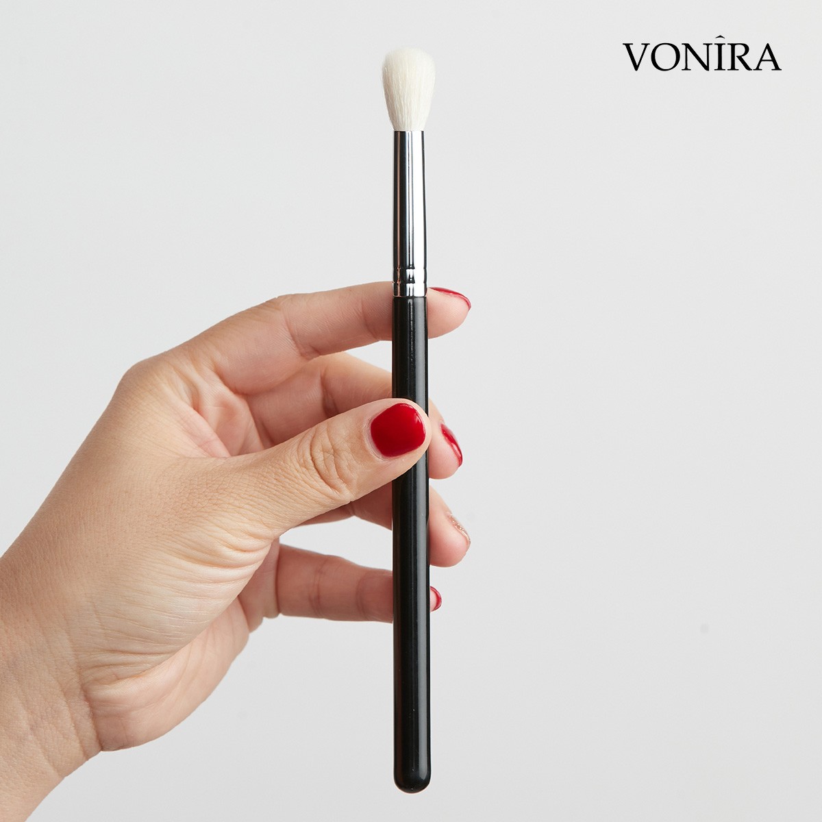 Vonira Beauty XXL Large Fluffy Eye Blending Brush With Silver Copper Ferrule Black Handle Custom Private Label Service - Image 1