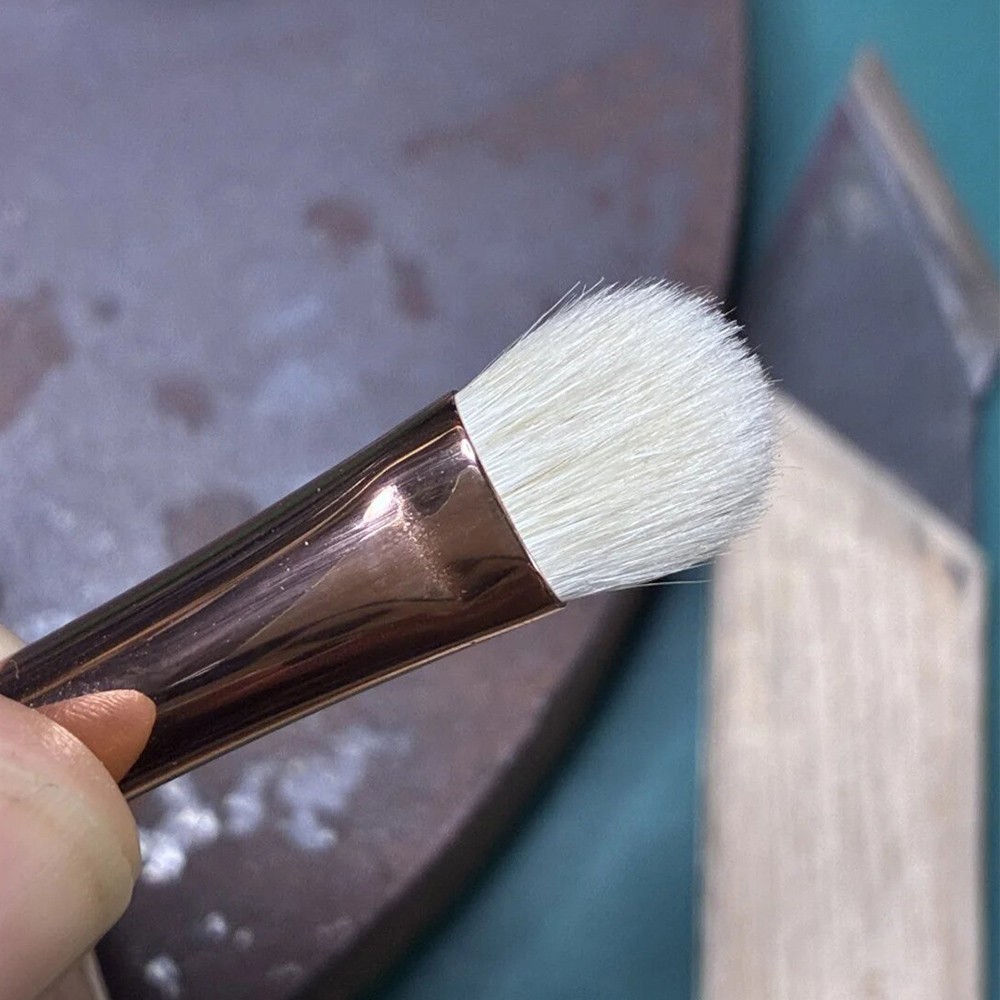 Vonira Beauty XXL Large Fluffy Eye Blending Brush With Silver Copper Ferrule Black Handle Custom Private Label Service - Image 7