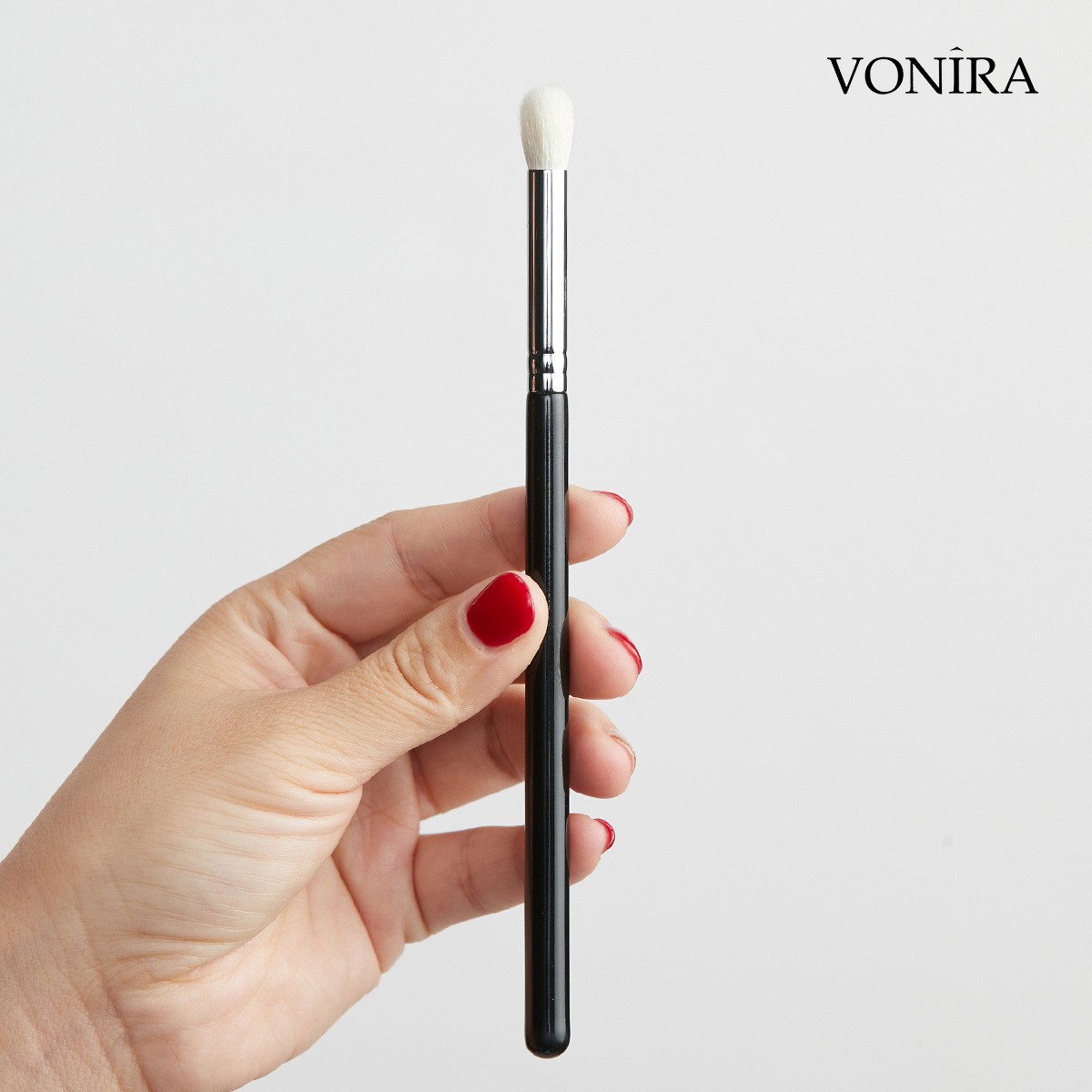 Vonira Beauty Makeup Luxe Round Eye Blender Crease Eye Shadow Brush With Copper Ferrule - Image 1