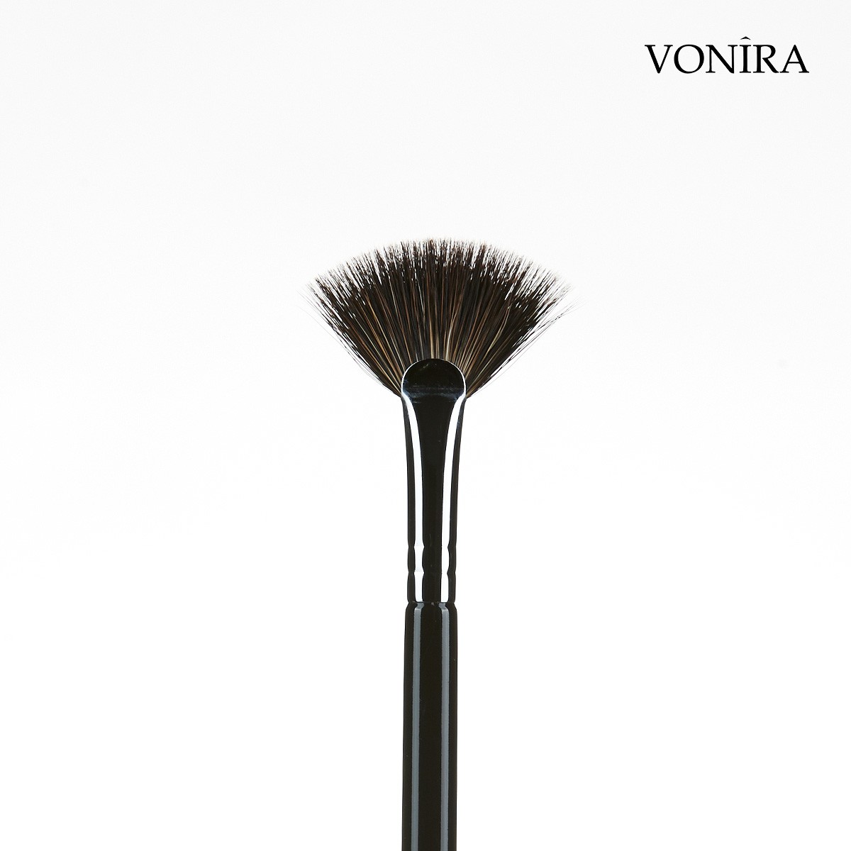 Vonira Beauty Makeup Medium Highlighting Fan Brush With Natural Hair Copper Ferrule Private Label Custom Logo Name OEM