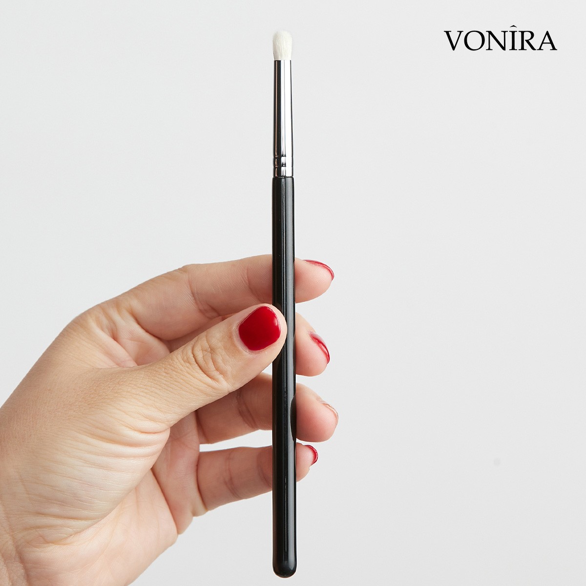 Vonira Beauty Mini Round Eye Blender Crease Makeup Brush With Silver Copper Ferrule Black Handle Custom Private Label Service - Image 1