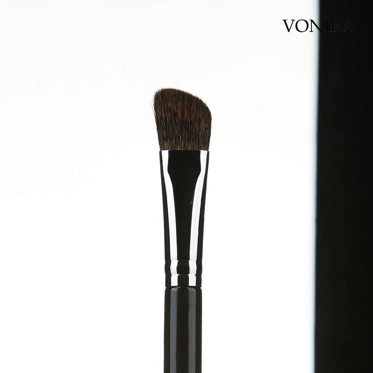 Vonira Beauty Soft Squirrel Hair Angled Eye Nose Contour Eyeshadow Makeup Brush With Silver Copper Black Handle Custom Private Label Service