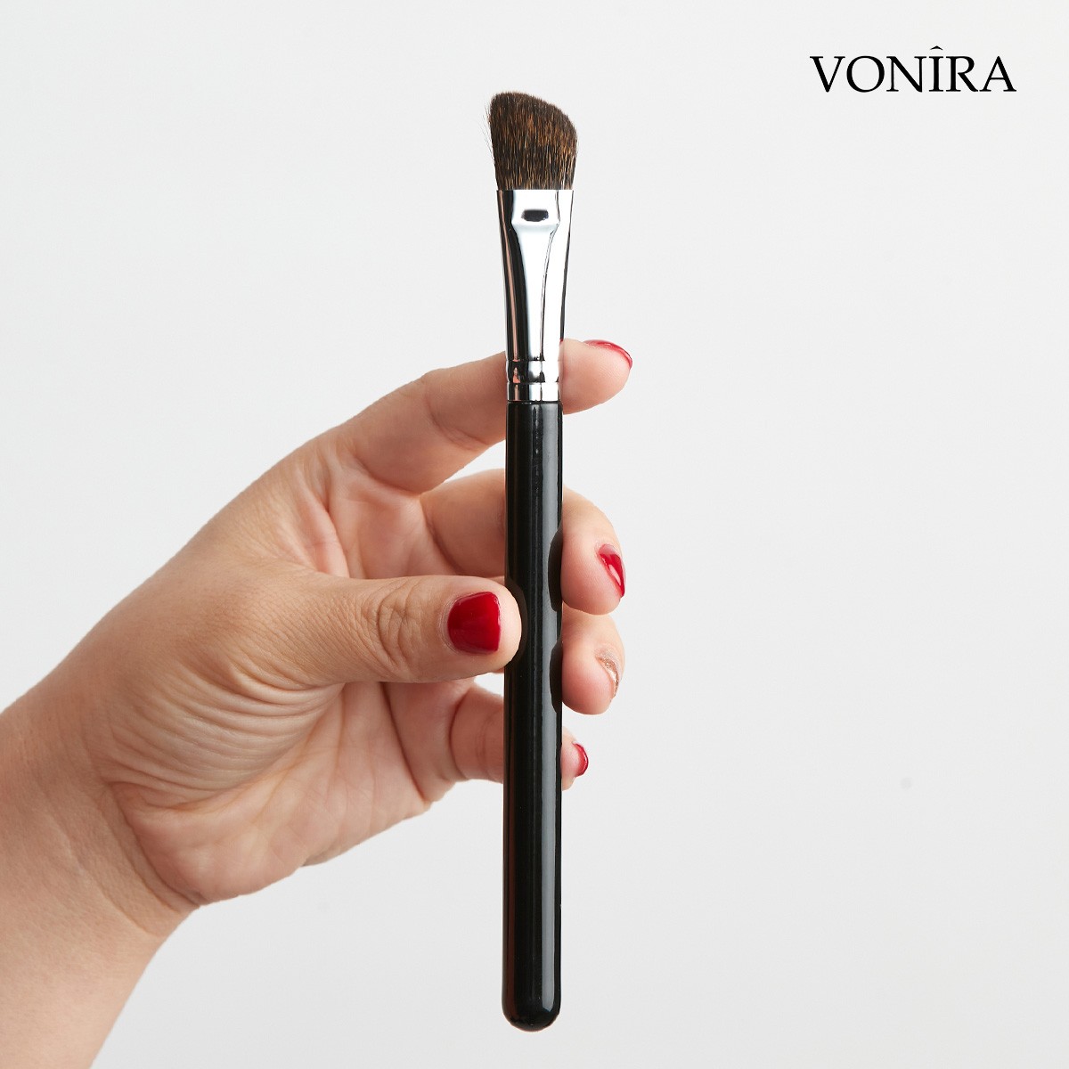 Vonira Beauty Soft Squirrel Hair Angled Eye Nose Contour Eyeshadow Makeup Brush With Silver Copper Black Handle Custom Private Label Service