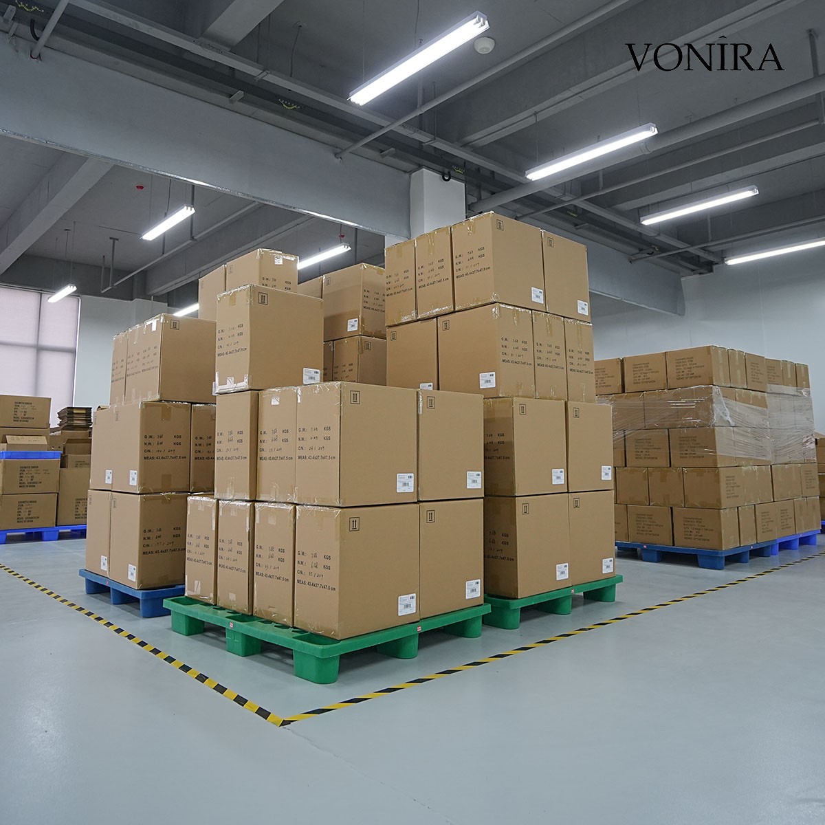 Vonira Beauty Wholesale Luxurious Double Ended Triangle Artist Foundation Concealer Makeup Brush Custom Private Label